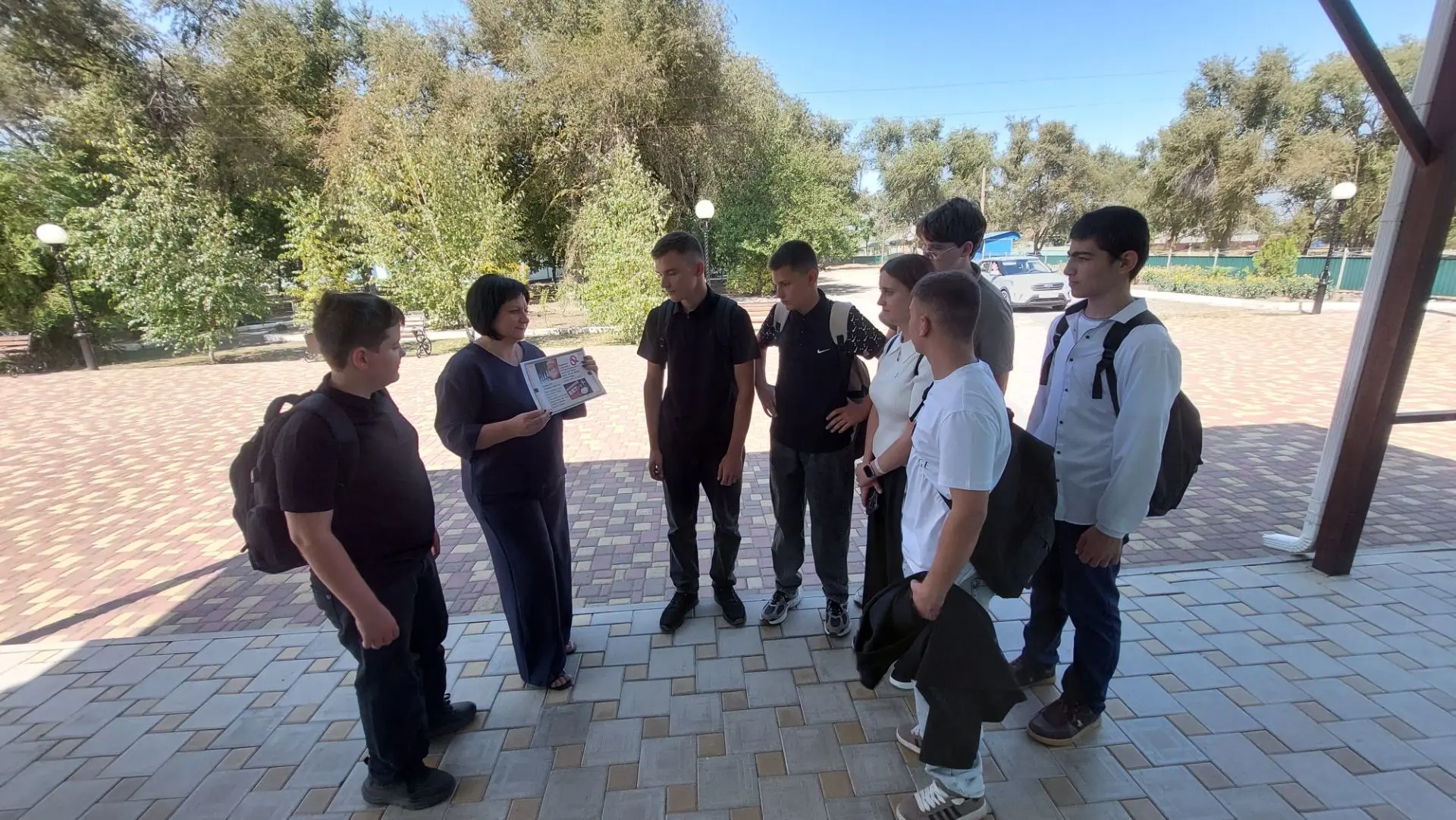 Работники Дома культуры с.Первомайское провели с молодежью села тематическую акцию «Ты ...