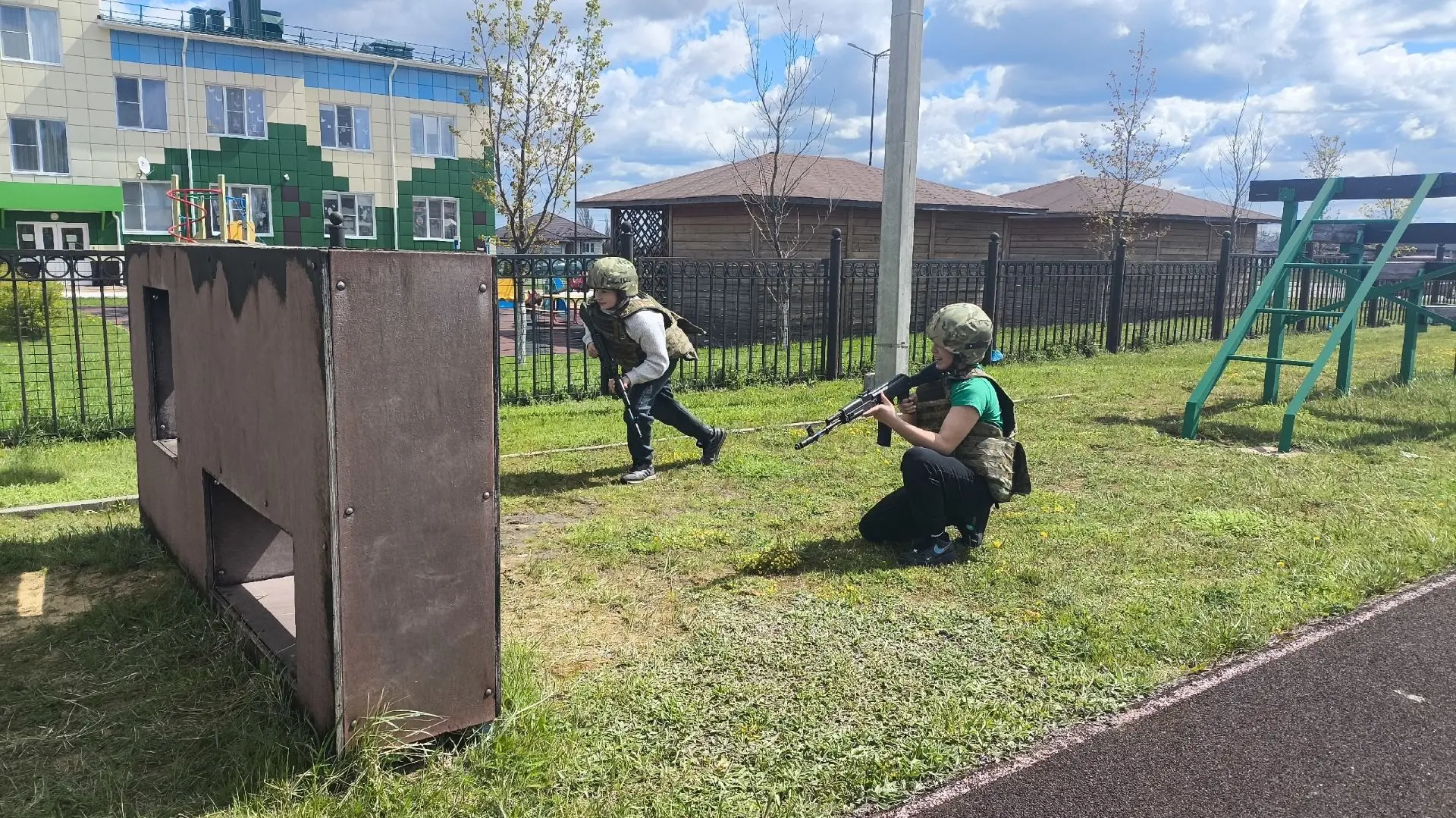 🪖Ученики 5-6 классов с большим азартом приняли участие в муниципальном этапе всероссийской военно-па
