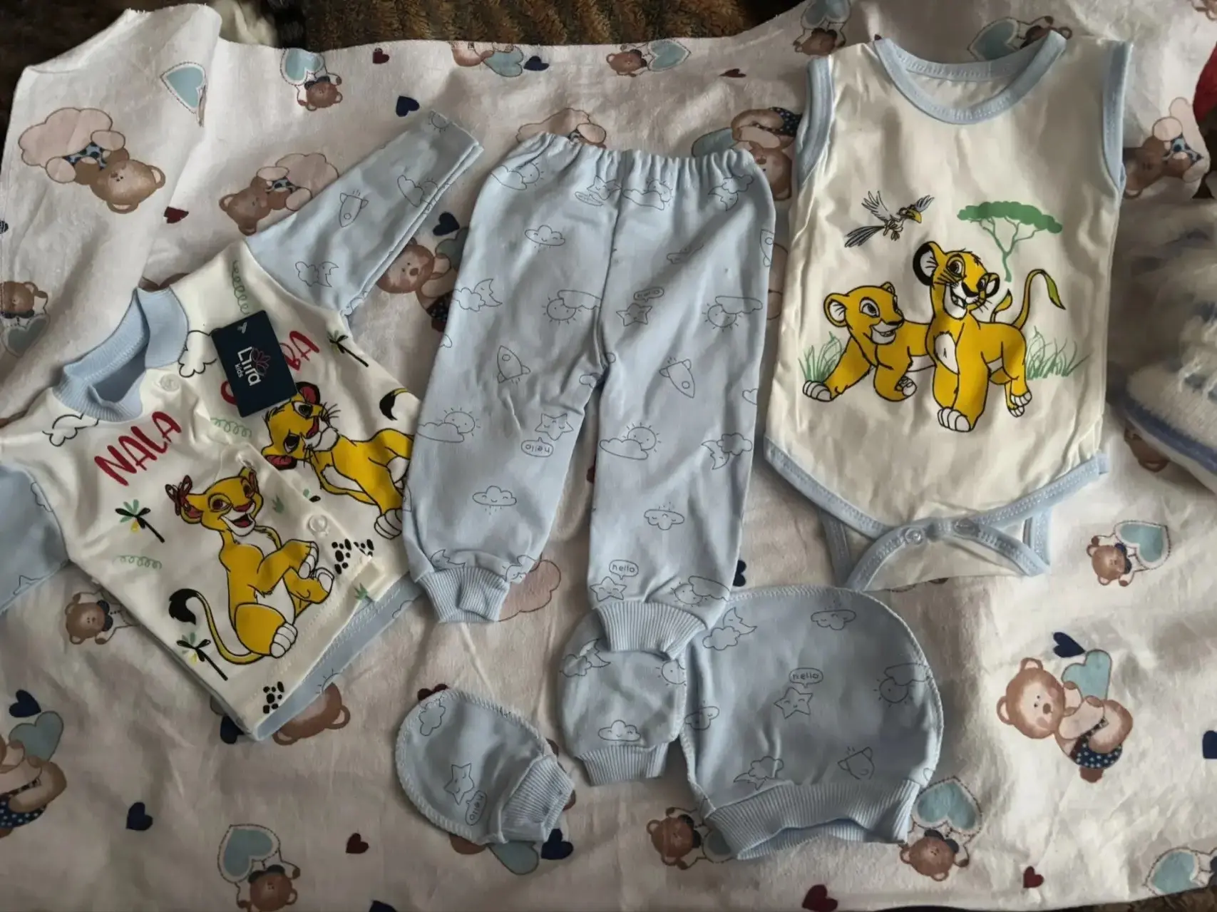 Одежда для новорождённых, на мальчика

Продам одежду для новорождённых, на мальчика.
Комплект: Боди-