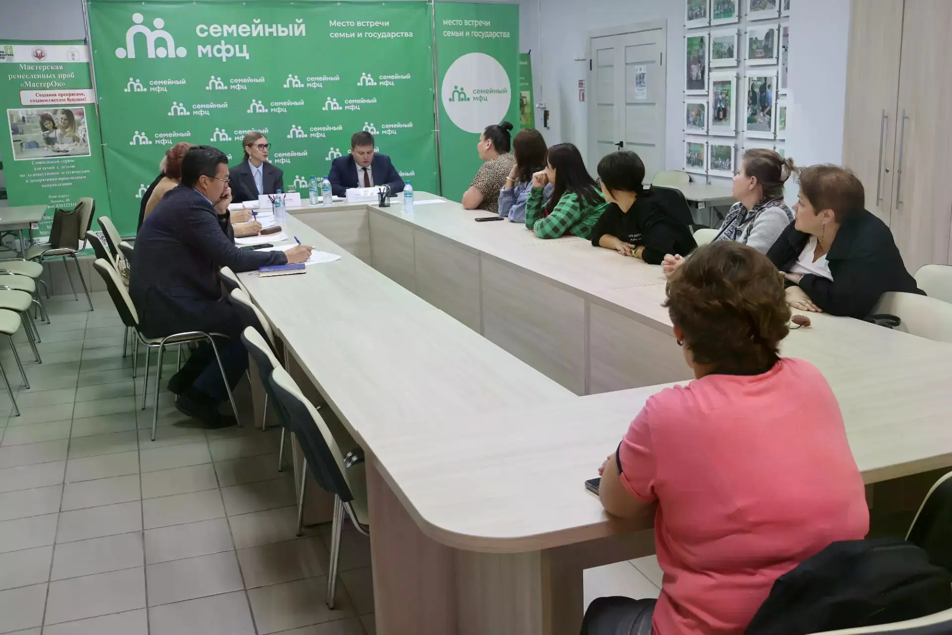 На базе семейного многофункционального центра прошла встреча представителей родительско...