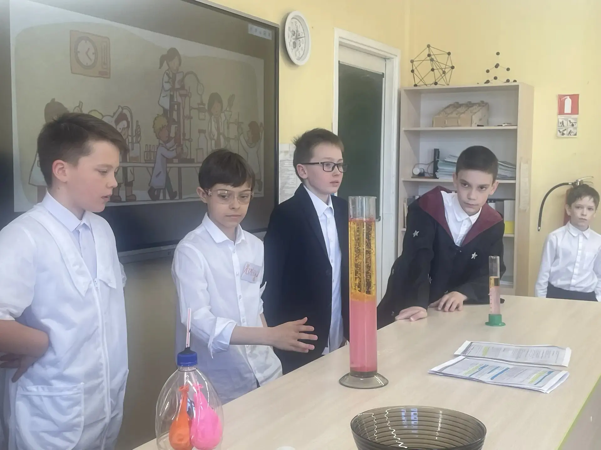 🧪 Физическое шоу — успех на все 100 %! 🧪  5 «Л» класс устроил крутые научные эксперименты для ребят 