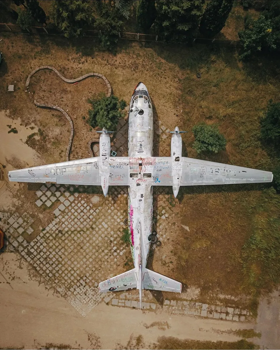 Списанный самолёт Ан-24. Находится в Коктебеле, на территории закрытого парка аттракцио...