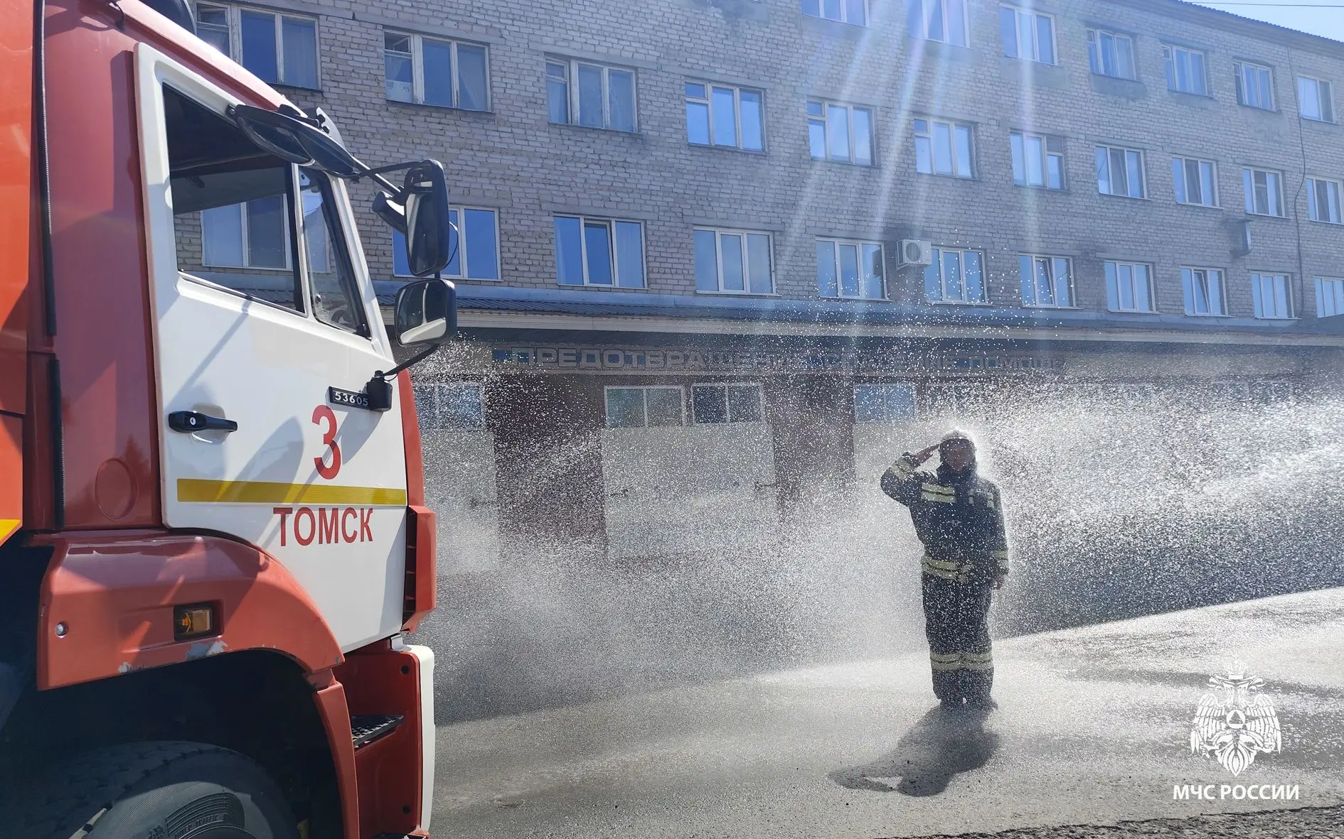 🚒Томский спасатель Евгений Карбышев ушел на заслуженный отдых после 23 лет службы   В День пожарной 