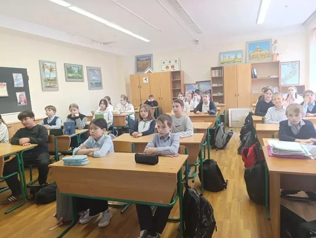 Учащиеся 5 В класса провели серию классных часов для параллели пятых классов, посвящённых памяти жер