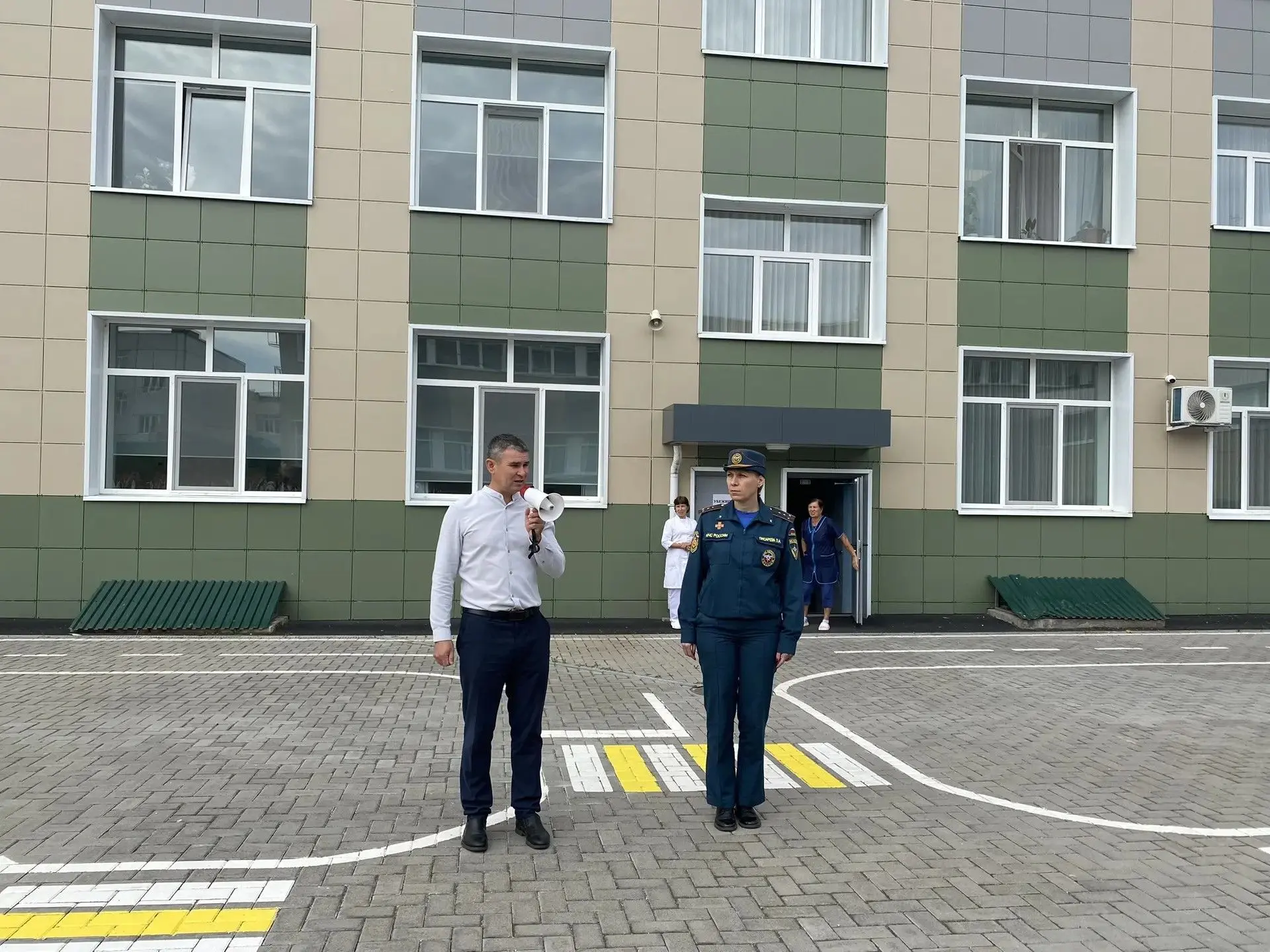 Бүген, 4 нче сентябрьдә ,укучыларда янгын куркынычсызлыгы таләпләрен үтәү күнекмәләрен ...