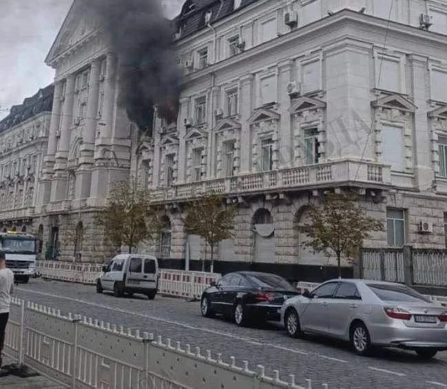 ‼Российский реактивный дрон ударил по зданию СБУ в самом центре Киева.