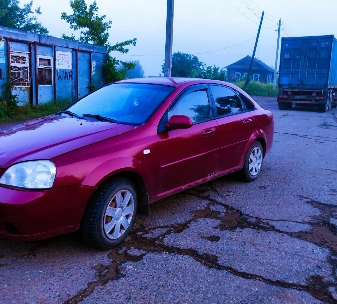Продам хорошую машину Шевроле Лачетти год 2008 , по кузову не Гнилая днище пороги стаканы всё целое 