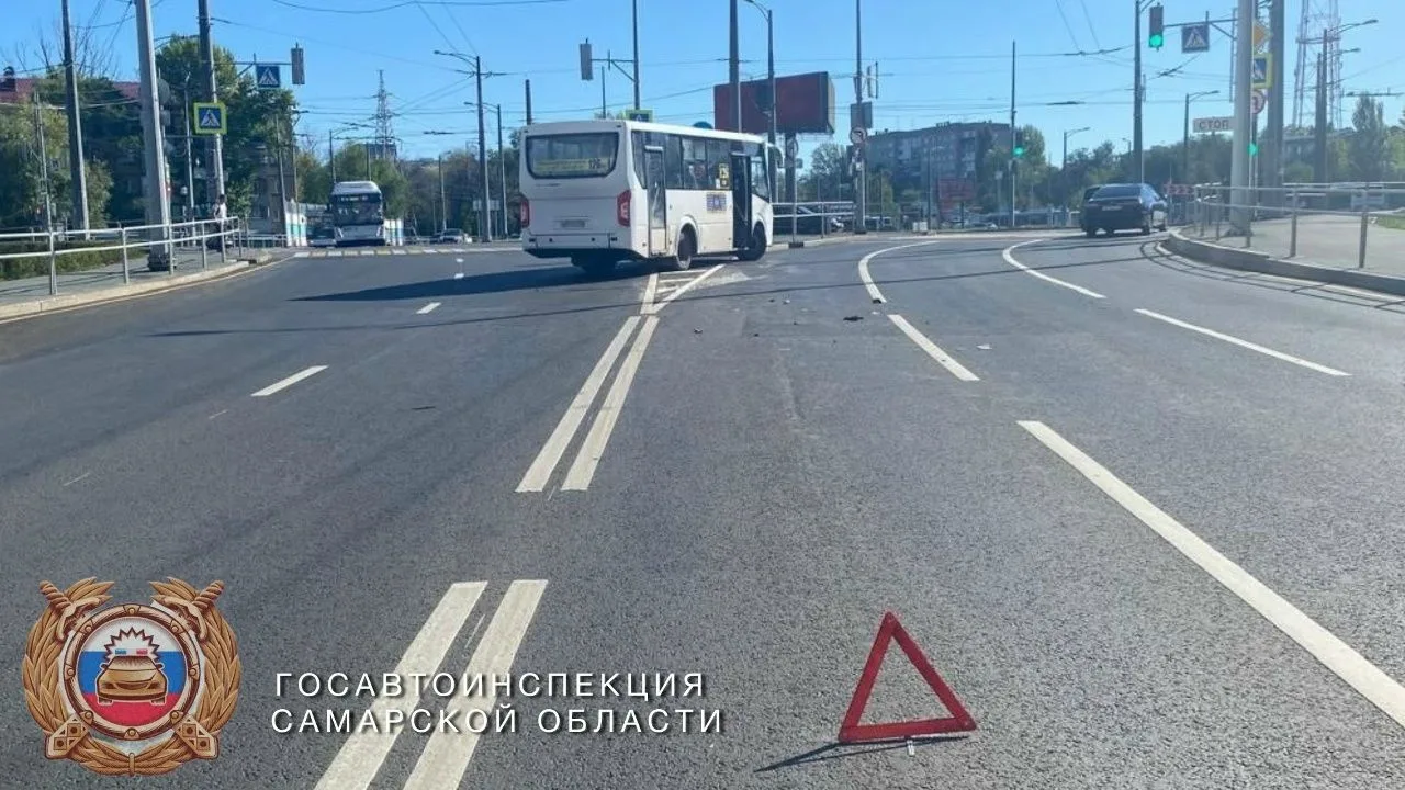 У «Вертикали» 42-летний мужчина на электровелике влетел в 126-ю маршрутку