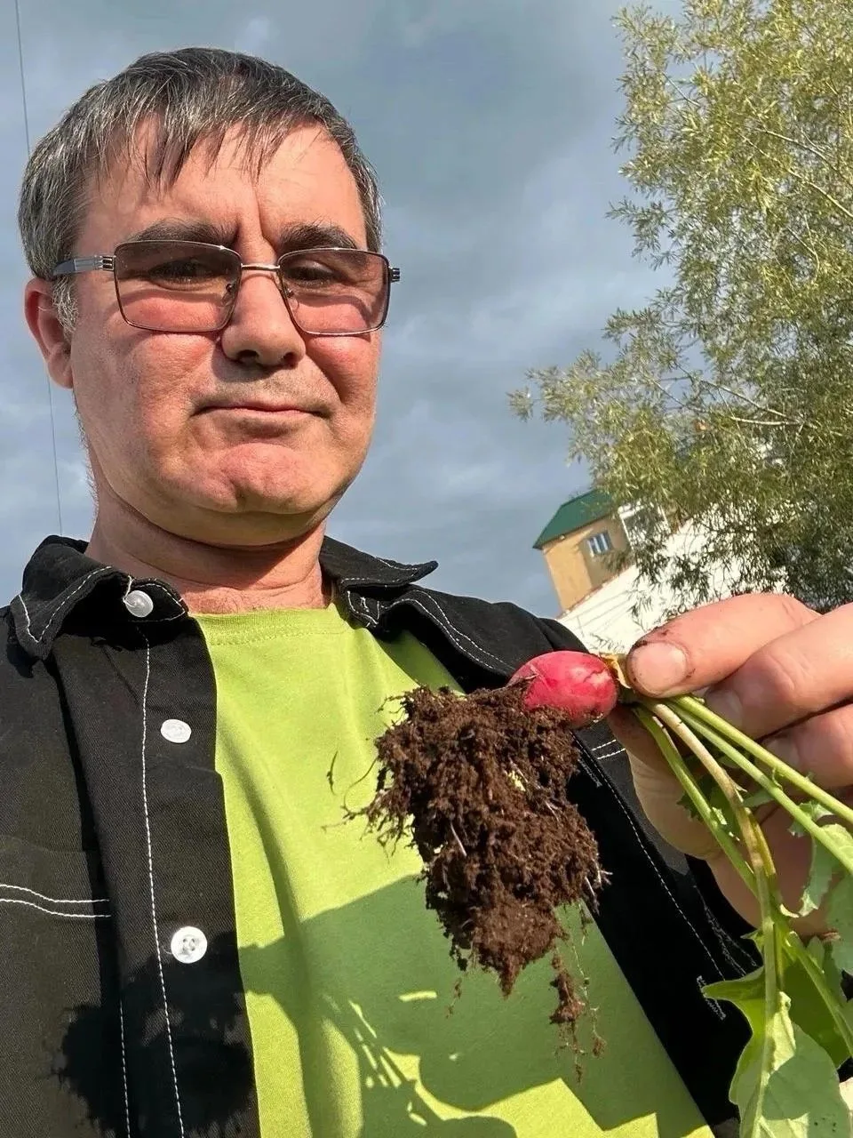 «Грядка ЛДПР» на Ямале:  урожай объединяет семьи! 🌿 💚