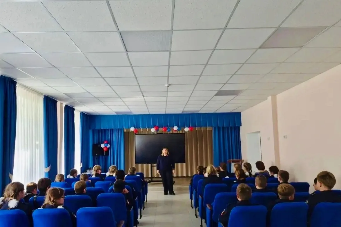 💬Лихославльские автоинспекторы провели профилактическую беседу с кадетами
