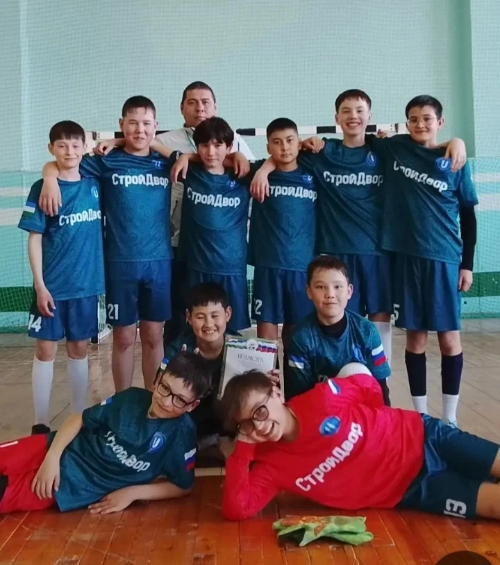 💫🏆⚽  Мини- футбол ярышында егеттәр командаһы еңеүсе! ⚽🏆💫
✨✨✨✨✨✨✨
 Мини футбол буйынса 2012- 2013