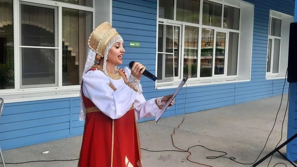 🎼Сегодня, в День России, жителей пунктов временного размещения поздравили с праздником творческие к