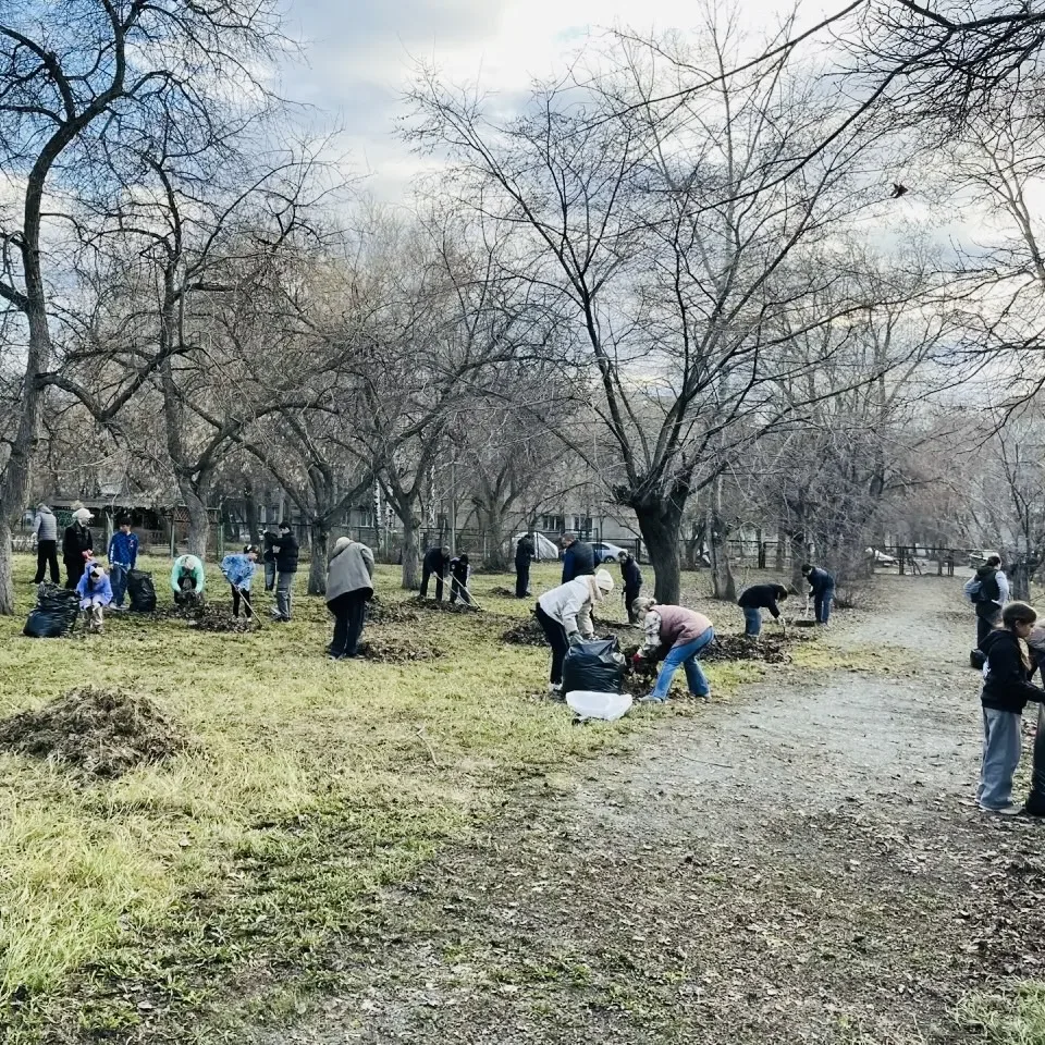 🧹Маленькие герои большого дела!  🤗Наши младшие лицеисты участвуют во Всероссийской акции «Зеленая ве