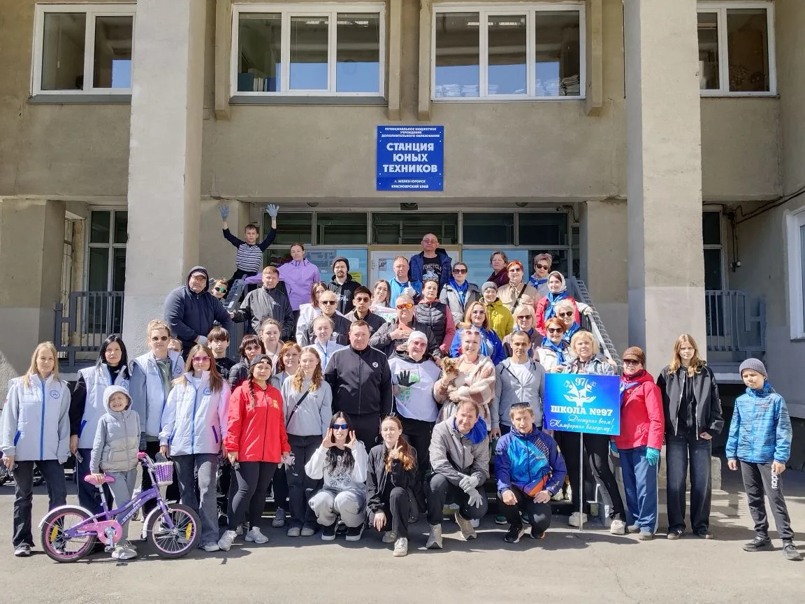 Сегодня по всему городу проходят субботники.