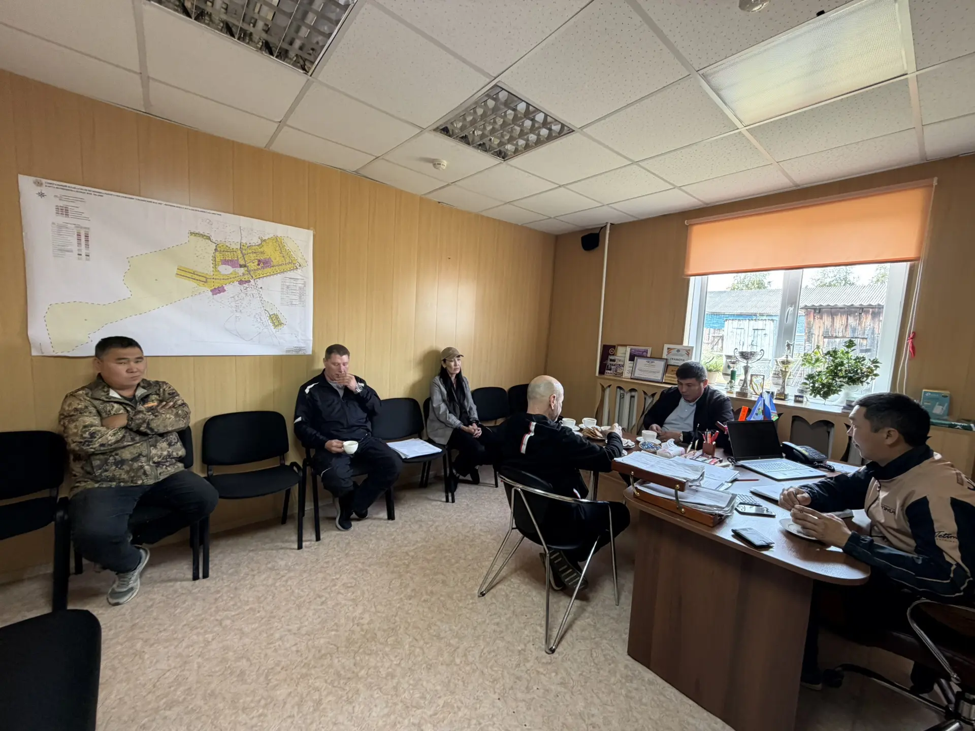 📢Бүгүн атырдьах ыйын 26 күнүгэр, спортивнай саалабыт фундаменын матарыйаала кэллэ. Бу ...