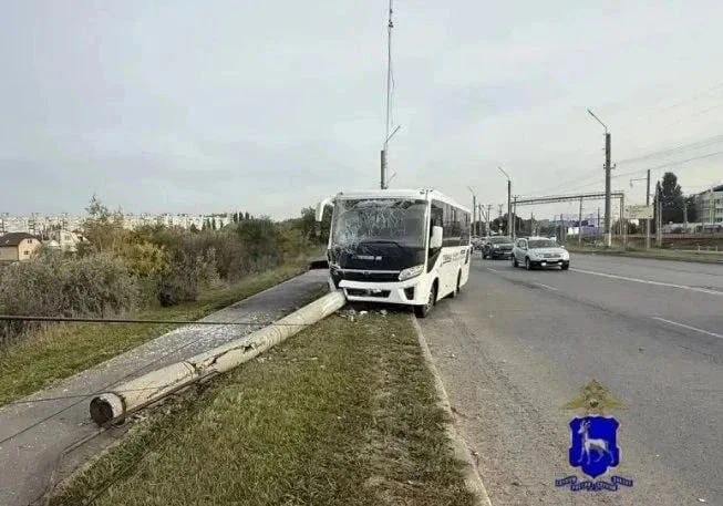 Автобус протаранил столб в Сызрани