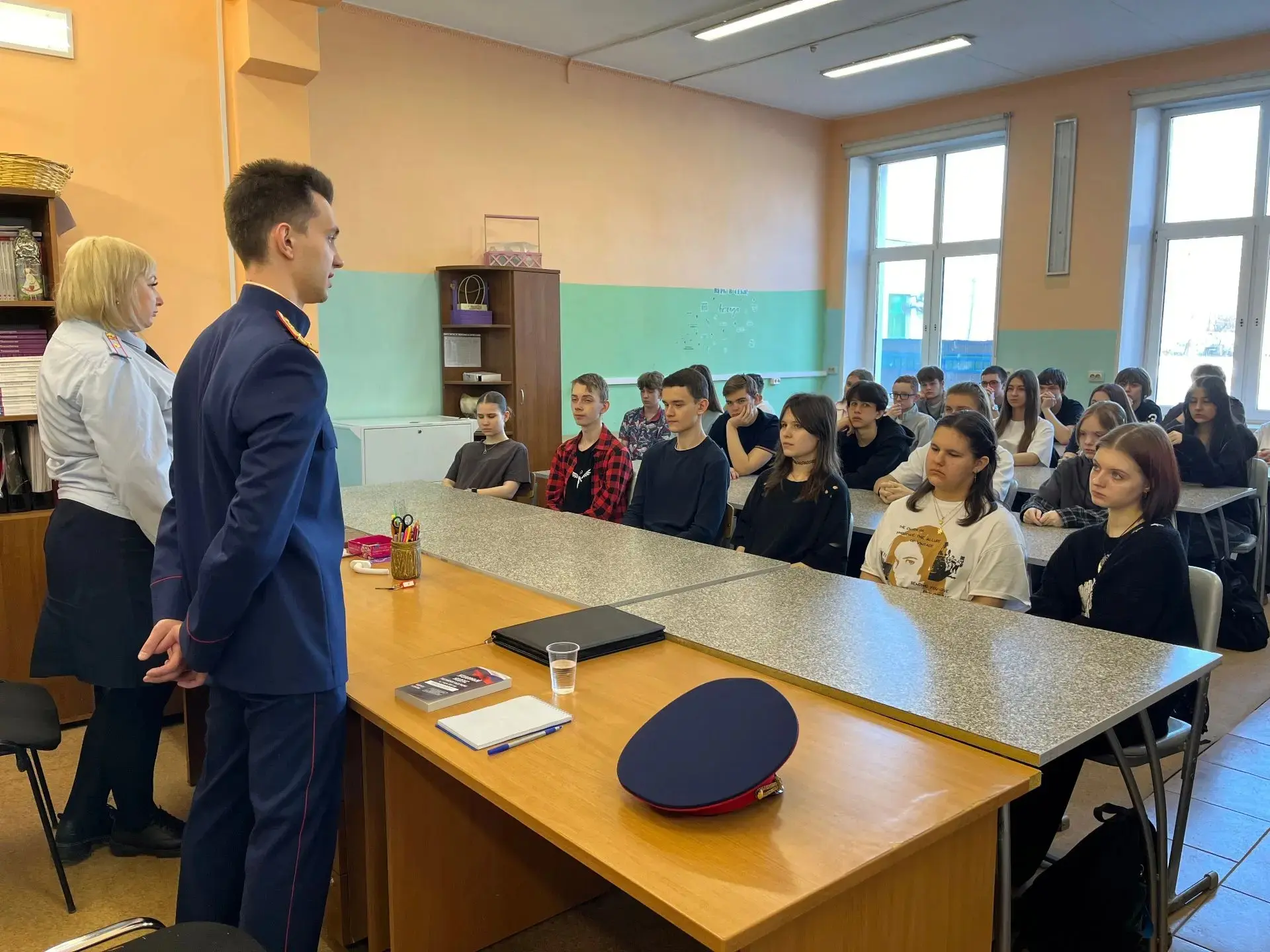 Встреча с законом: что важно знать каждому школьнику  В нашей школе прошла встреча учеников 9-х клас