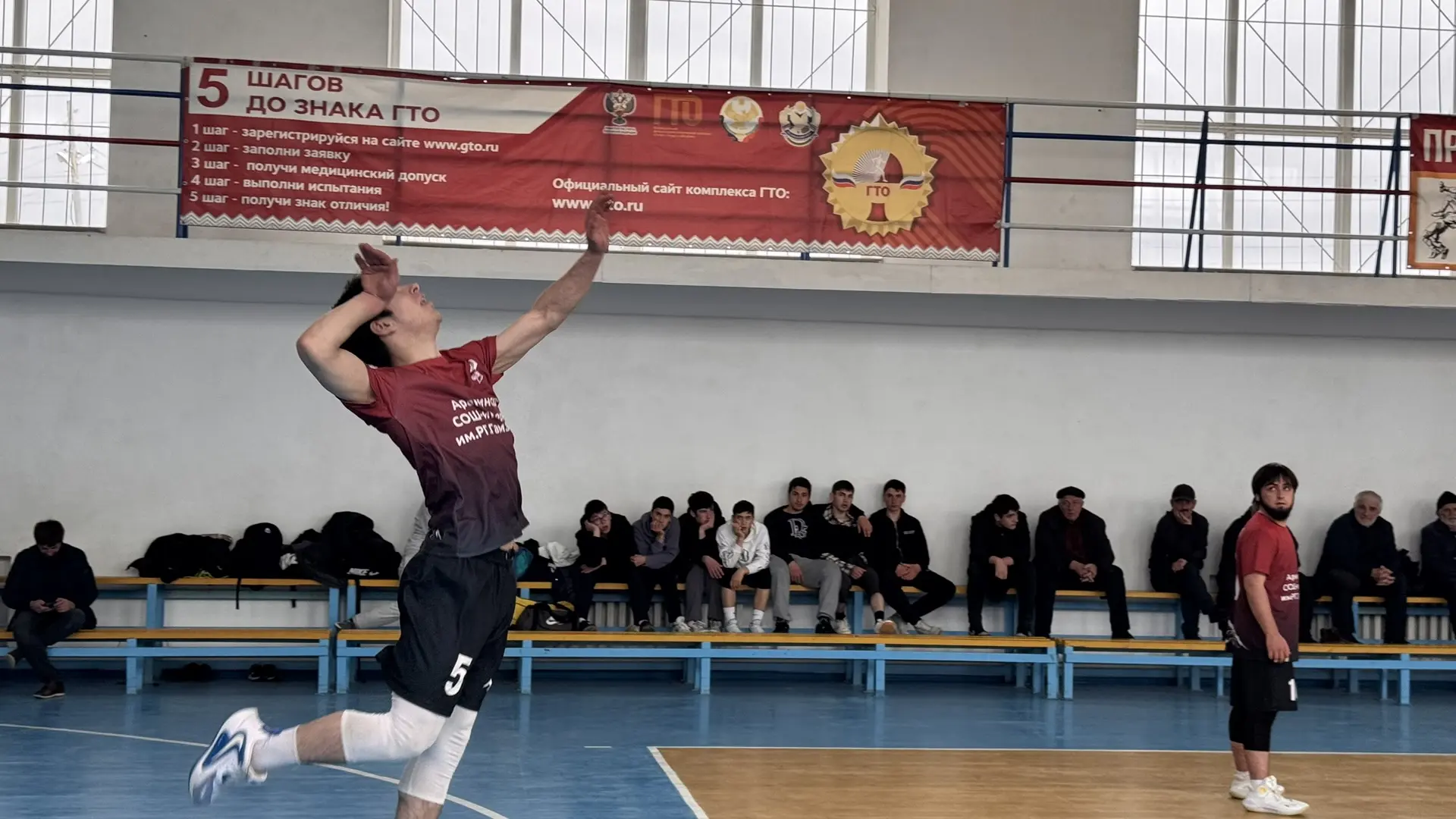 🏐На прошлой неделе волейбольные команды мальчиков и девочек нашей школы приняли участи...