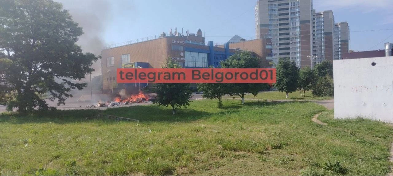 Мусор загорелся в грузовике сегодня утром на Макаренко 🗑️

Чтобы огонь не перекинулся на кабину, во
