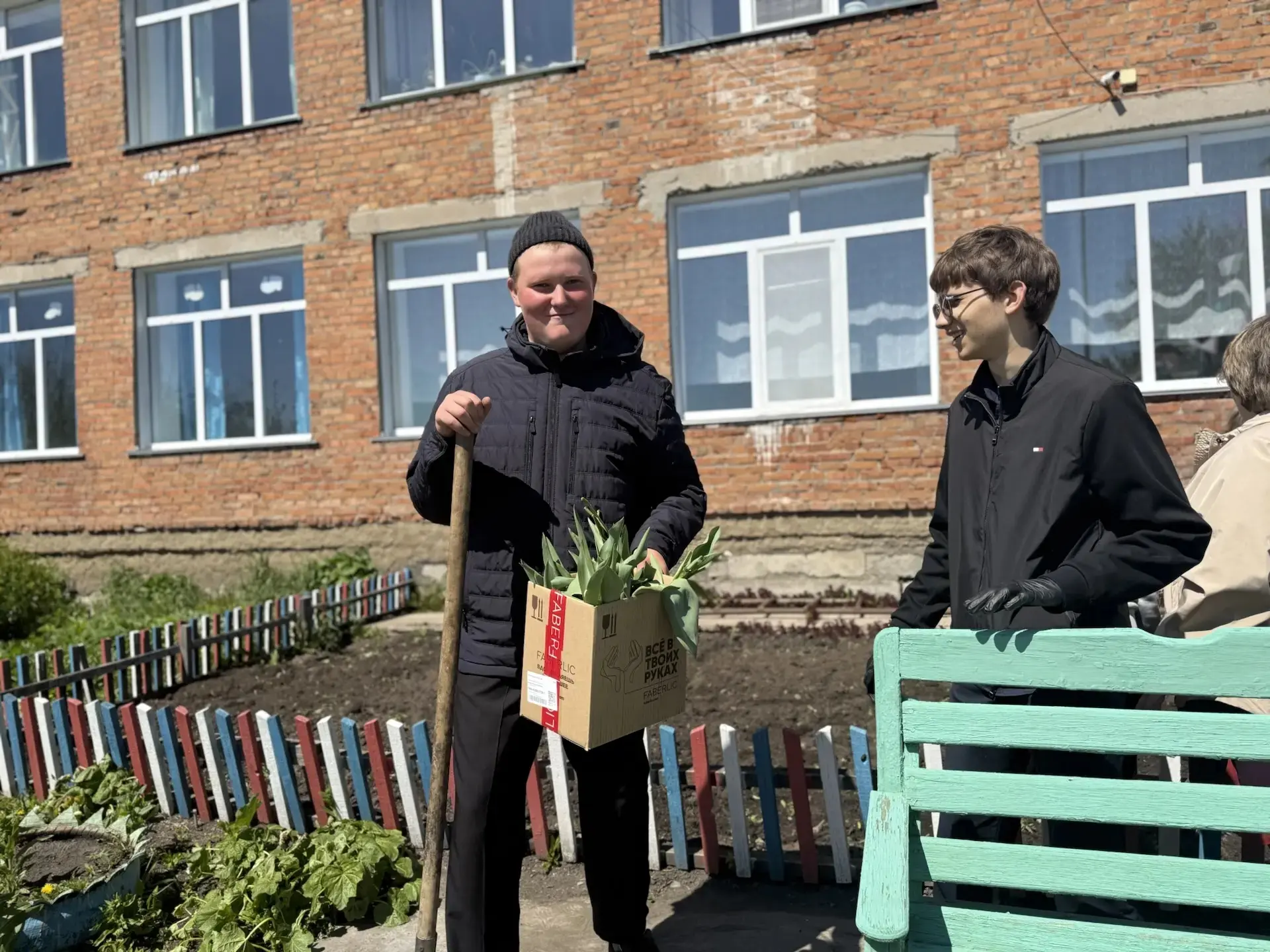 🌿🌷 Добрые дела – залог красоты! 🌷🌿

Сегодняшний день в нашей школе был наполнен не только урокам