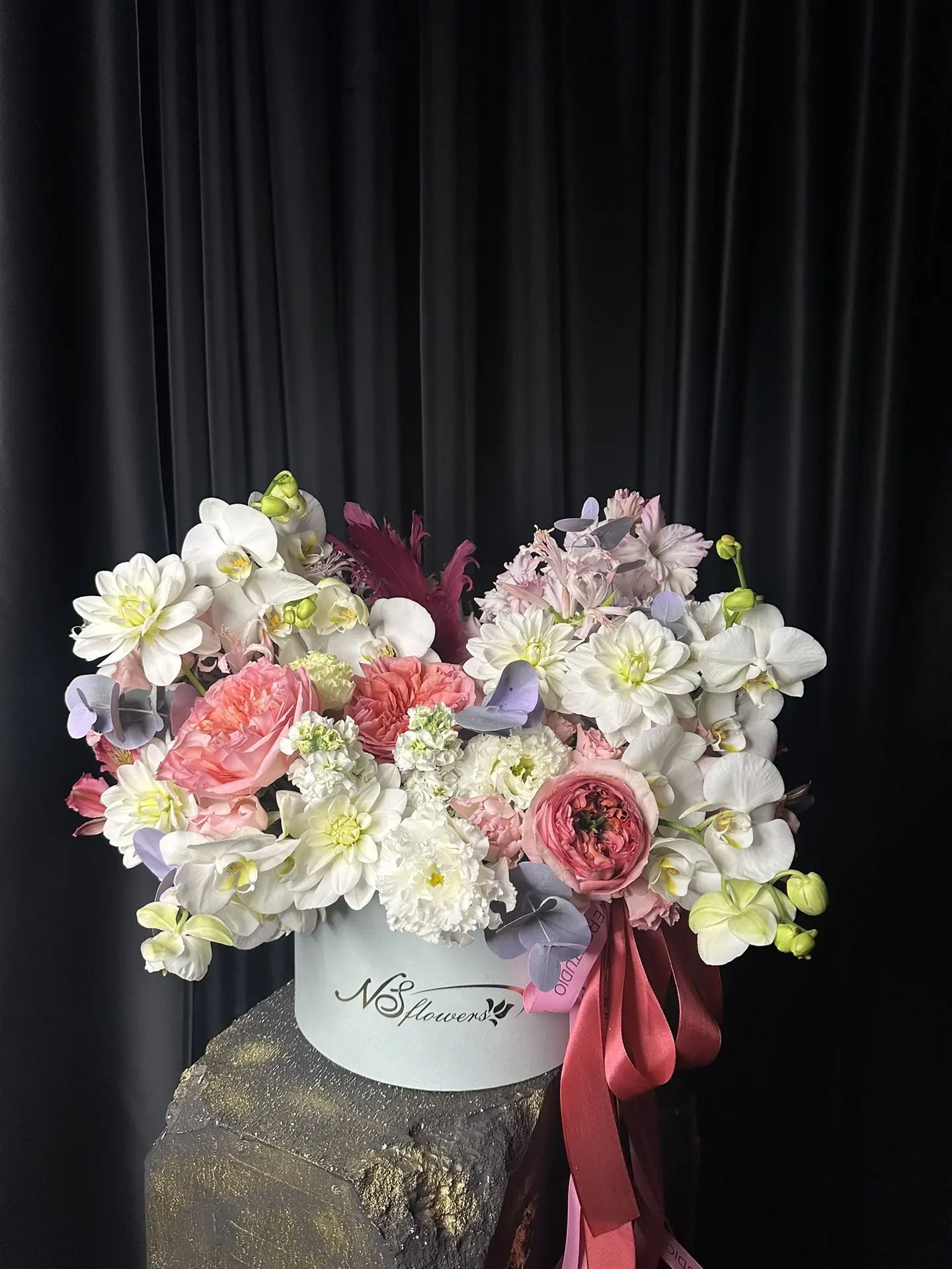 Авторская цветочная композиция от NS flowers — это воплощение гармонии и тонкого вкуса:...