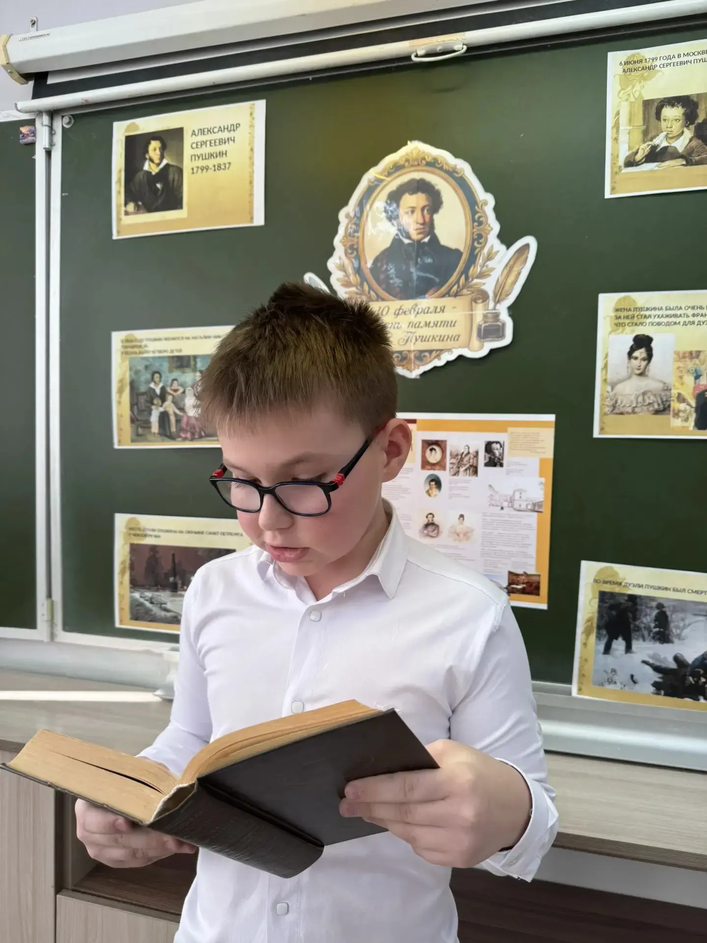 В 4В классе прошел урок, посвященный Дню памяти А.С. Пушкина. 📚 Ребята подготовили интересные выступ
