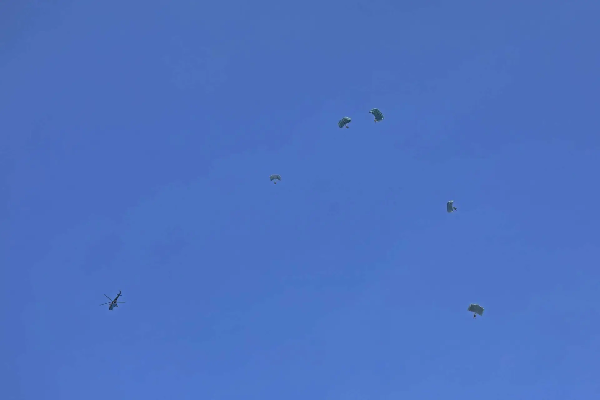 🚁 Специалисты поисково‑спасательной и парашютно‑десантной службы Северного флота по плану боевой под