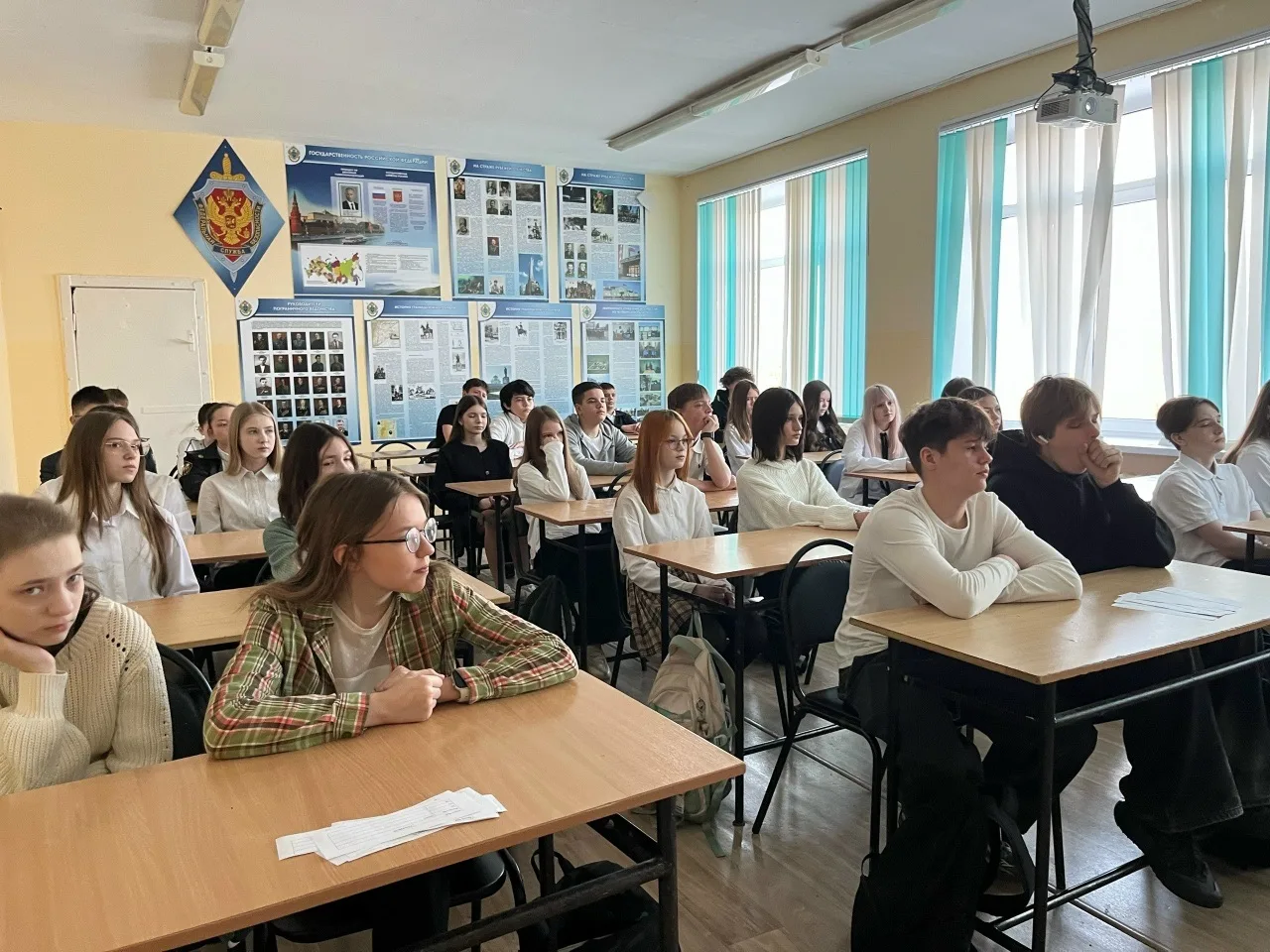 «Одна страна – одна история»🇷🇺   📌В нашей школе прошла увлекательная викторина, посвященная Дню восс
