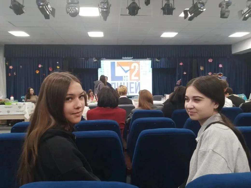 Ученицы 9 класса Матвеева В. и Федорова Я. приняли участие в районном мероприятии для с...
