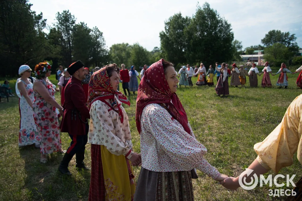 Фильм в 22-метровом амбаре, лепка глиняных кувшинов и большие хороводы: каким будет фестиваль "Слеть
