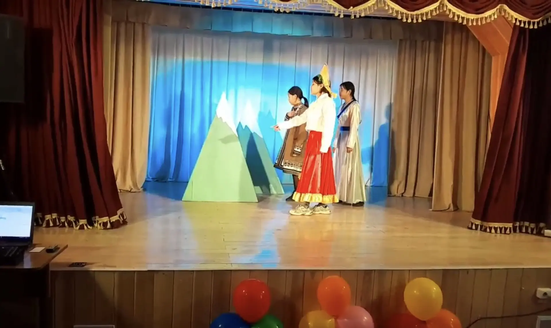 🎭 Наши юные таланты покоряют сцену!