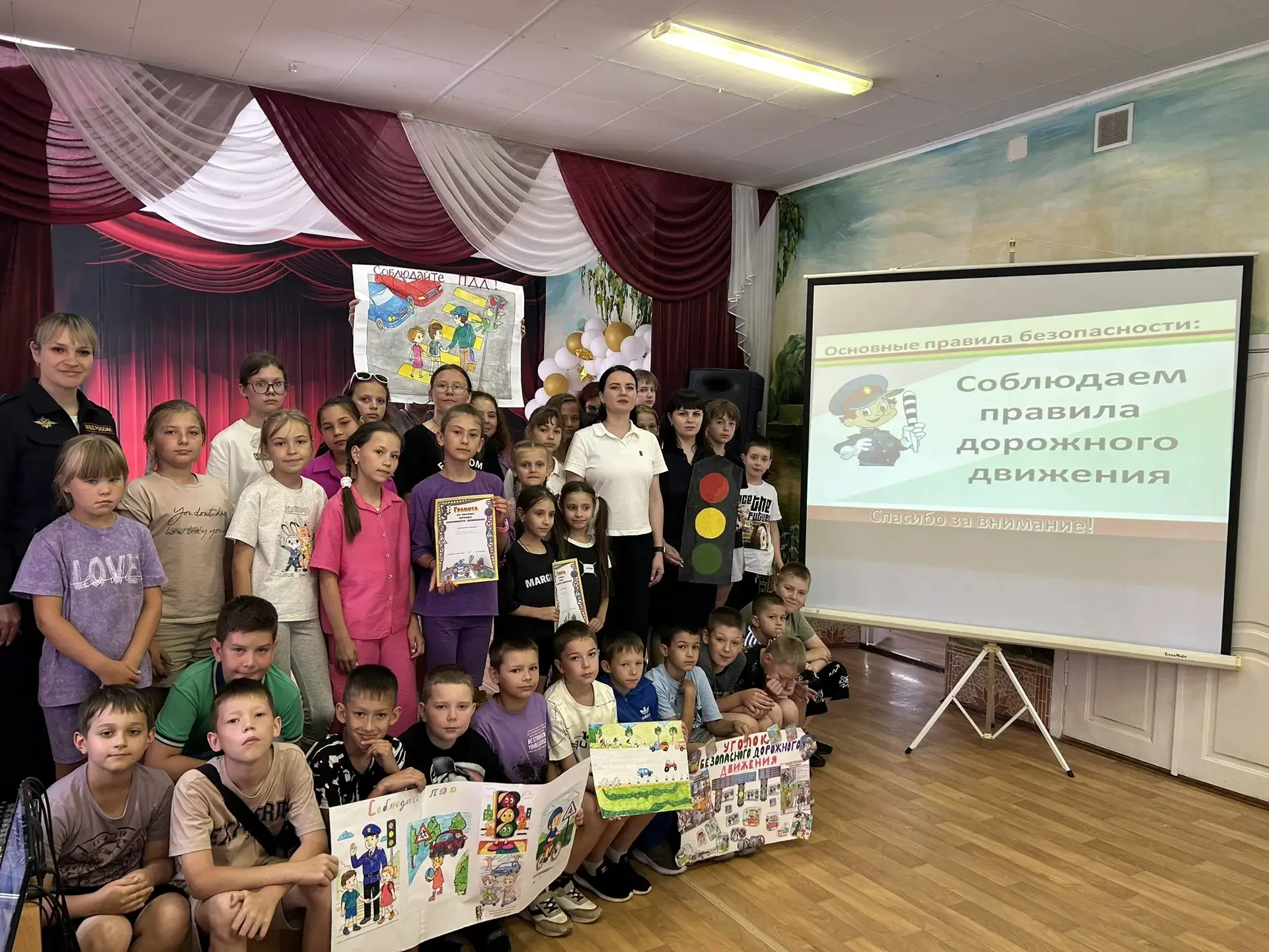 19 июня в пришкольном лагере «Казачьи забавы» был День ПДД. Ребята с удовольствием продемонстрировал