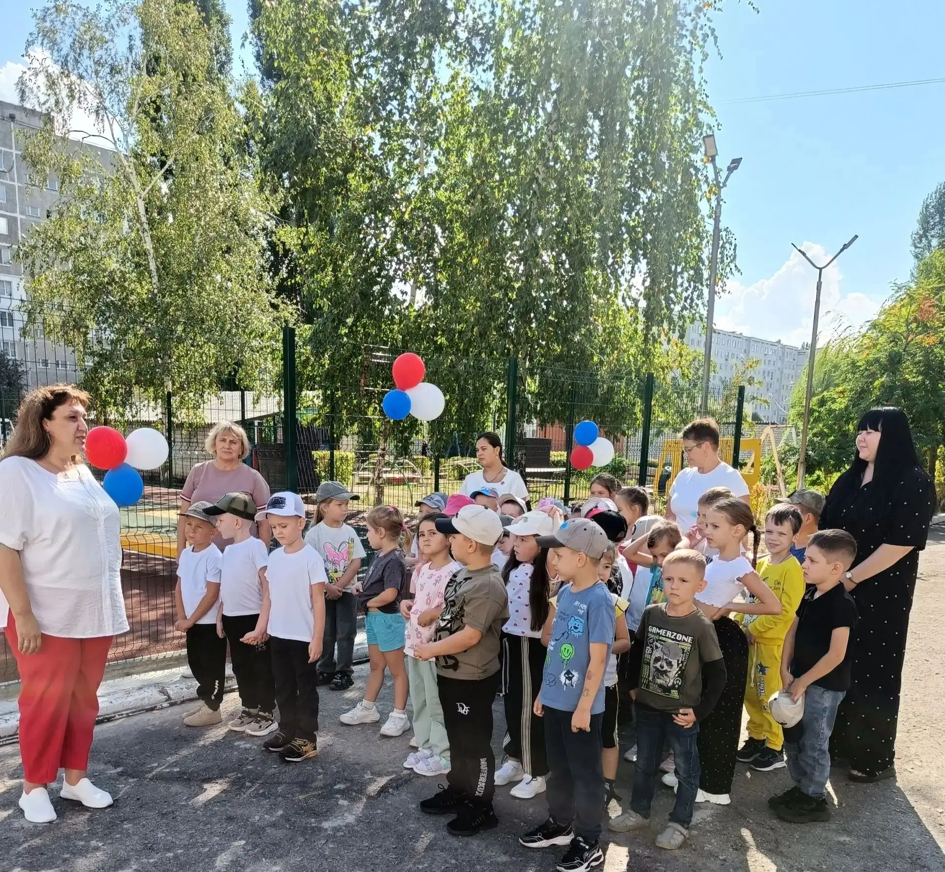 🍁 Друзья, а у нас в «Золотом петушке» теперь не просто двор — а настоящая спортивная а...