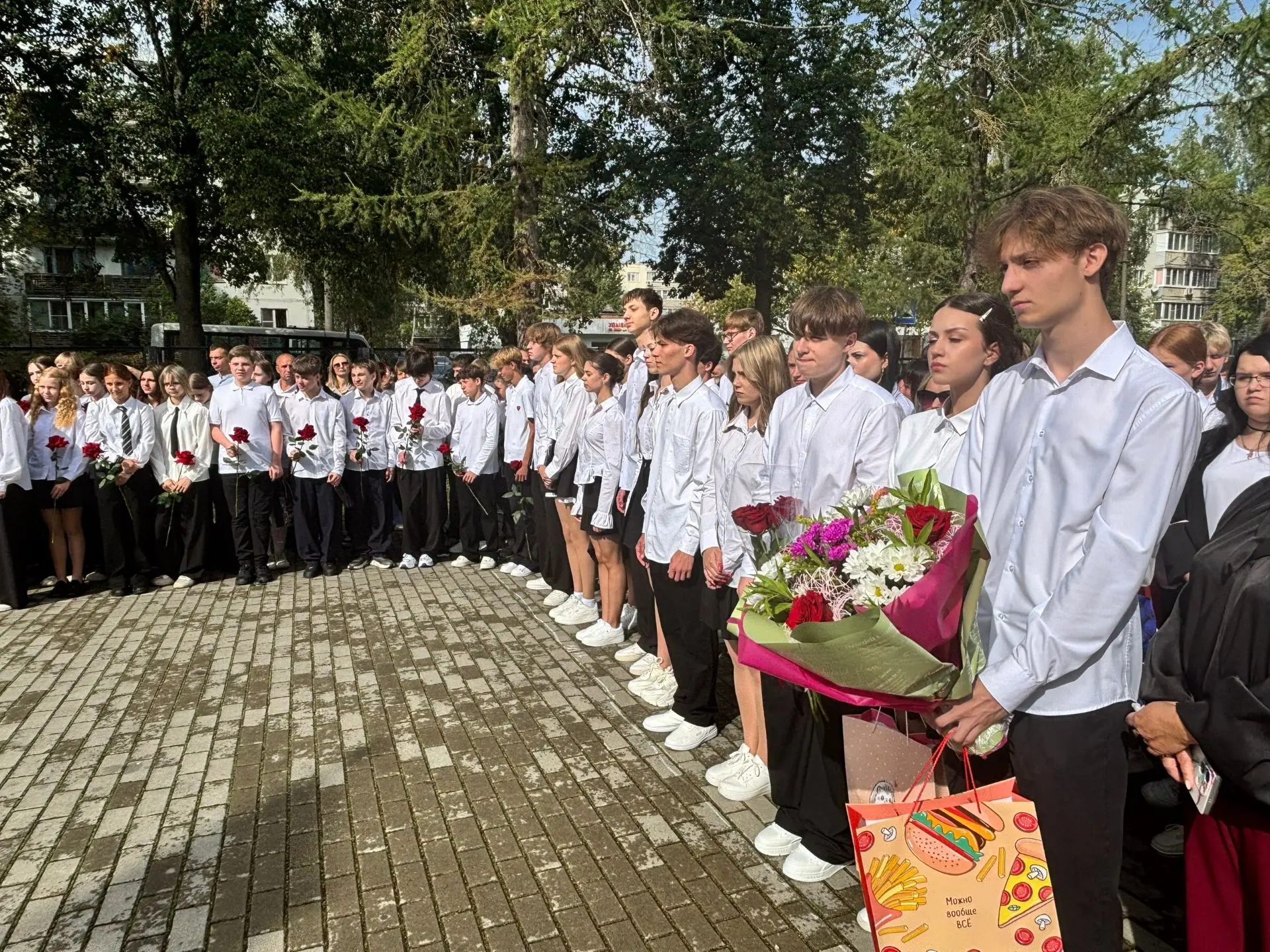 🎉 Торжественная линейка 1 сентября: школа распахнула двери после ремонта! 🎉