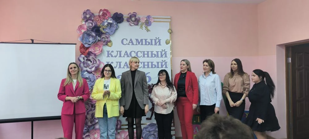 Сегодня наш учитель русского языка и литературы Глазовская Наталья Евгеньевна на втором этапе районн