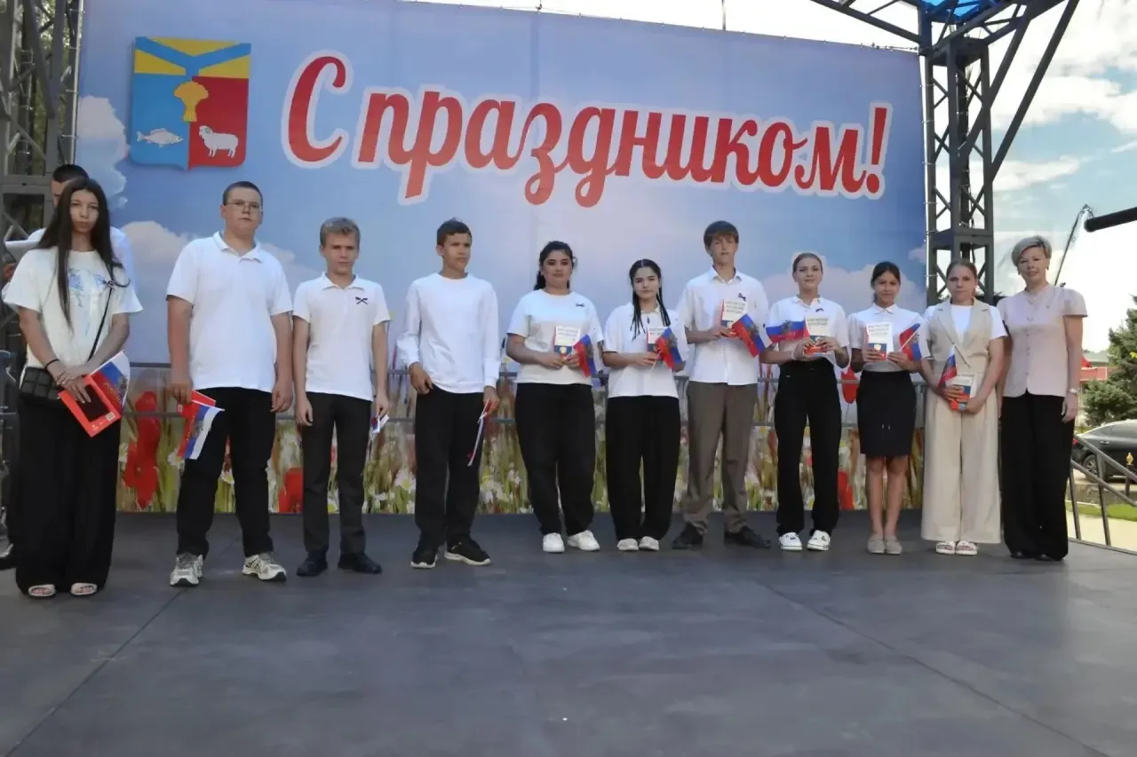 📌В День России🇷🇺 12 июня 2026 года юным жителям района, достигшим 14-летнего возраста, в том числ