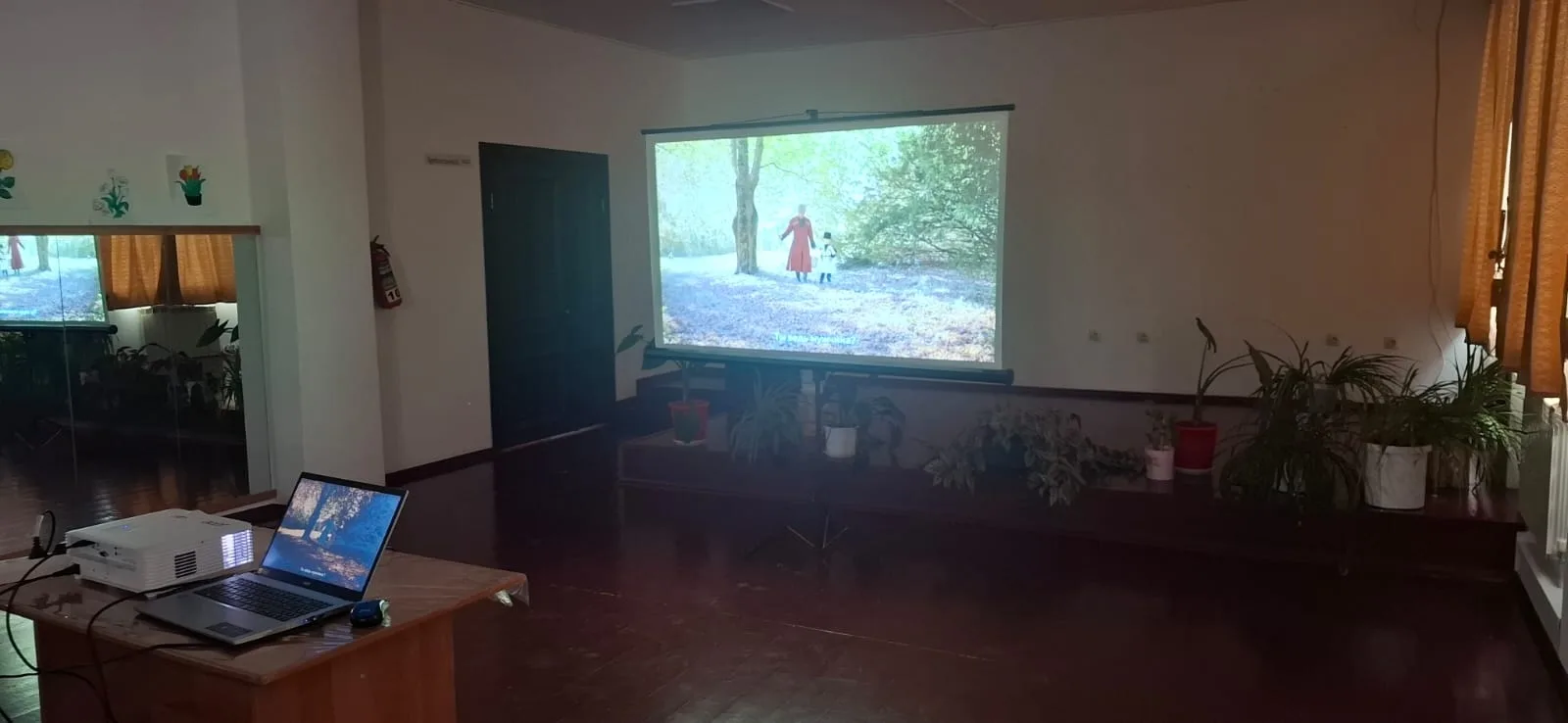 🎉 В Единый день фольклора посмотрели в ДК фильм «Кхъужьей къудамэ» («Грушевая ветвь», ...