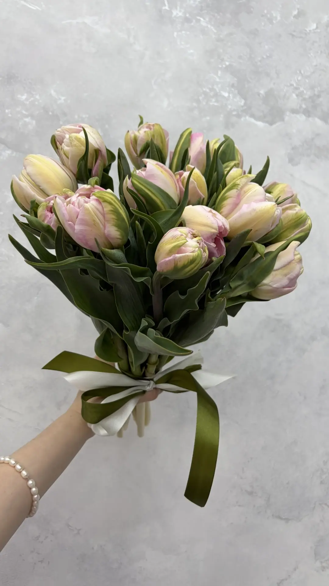 Голландские тюльпаны сорта Finola 
Сколько здесь лепестков — сложно сосчитать😍

Finola — это не про