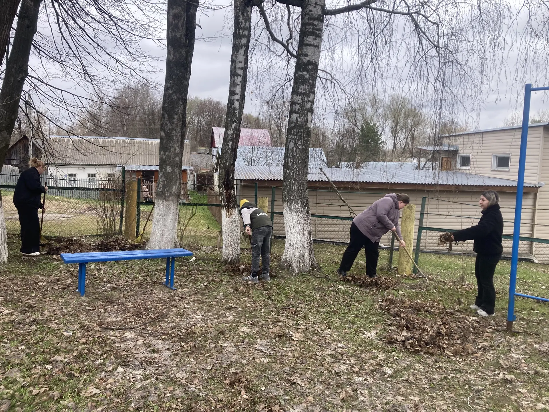 🍂 Вчера мы сделали нашу школу чище — благодарим всех за участие в субботнике! 🌟

В рамках месячник