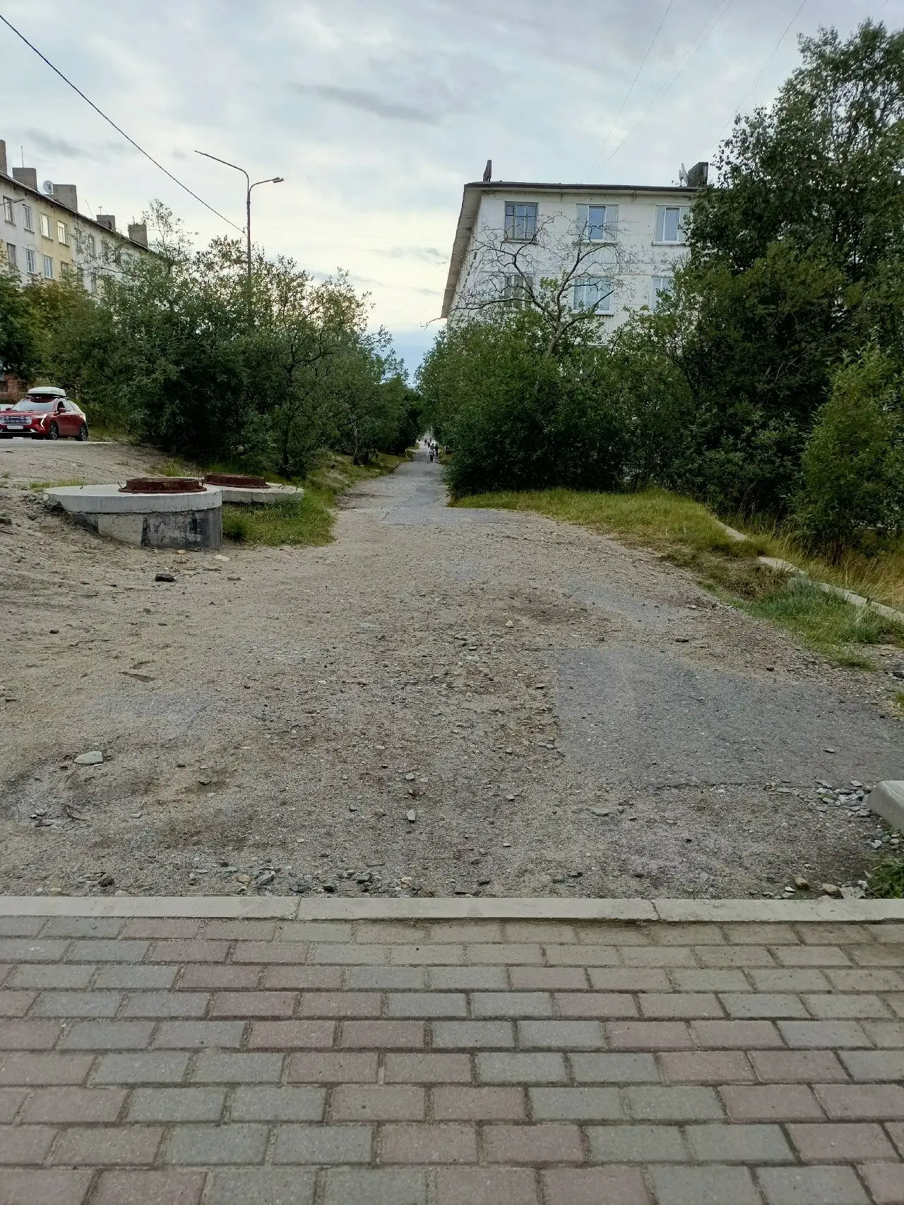 ⚠️ Ремонт тротуара на Гвардейском от 16-го до 18-го дома был заявлен с 01.06.2026 до 31.07.2026. Уже