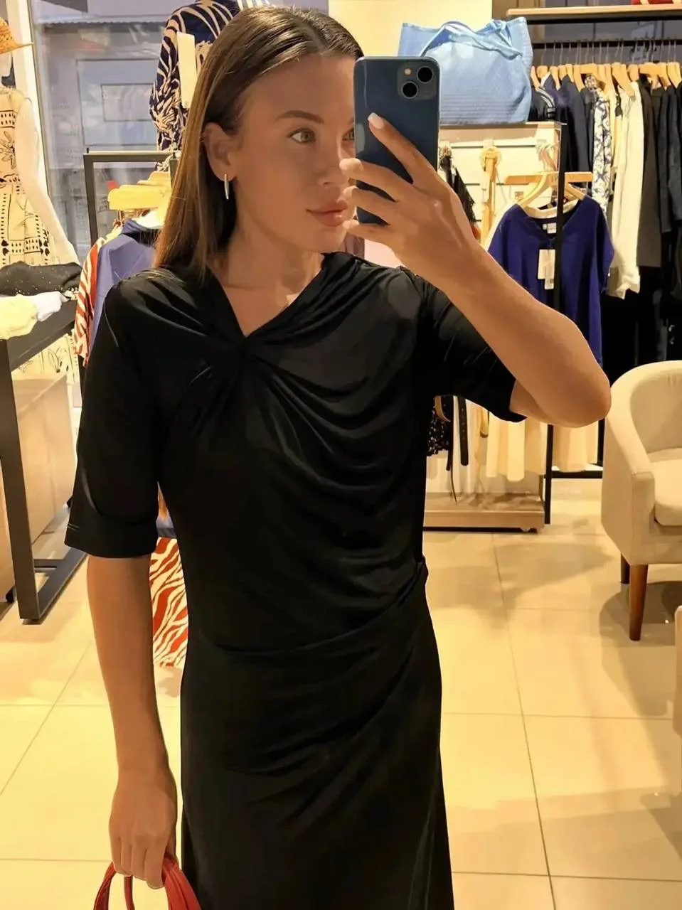 Интересный вариант  черного платья 🤩🖤