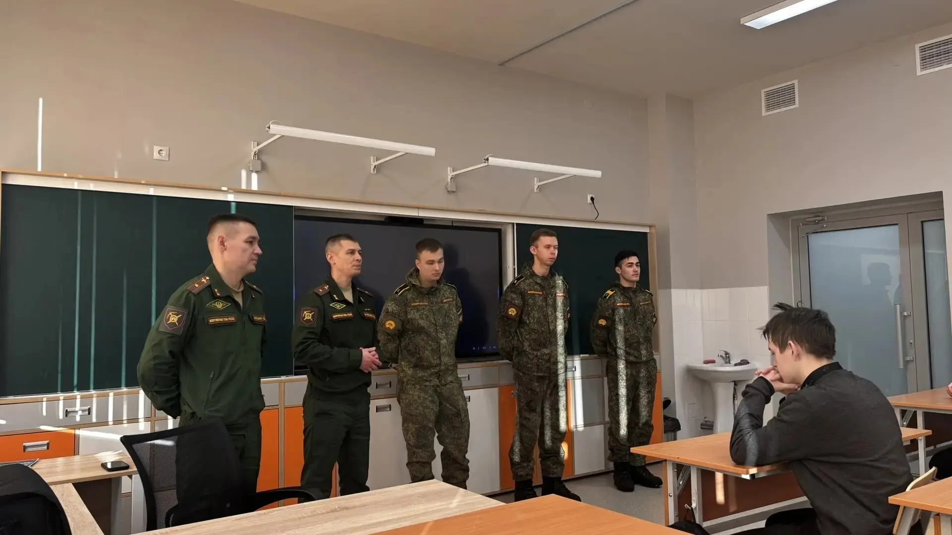 Профориентационная беседа для 10–11 классов  Сегодня с учащимися 10-х и 11-х классов прошла профорие