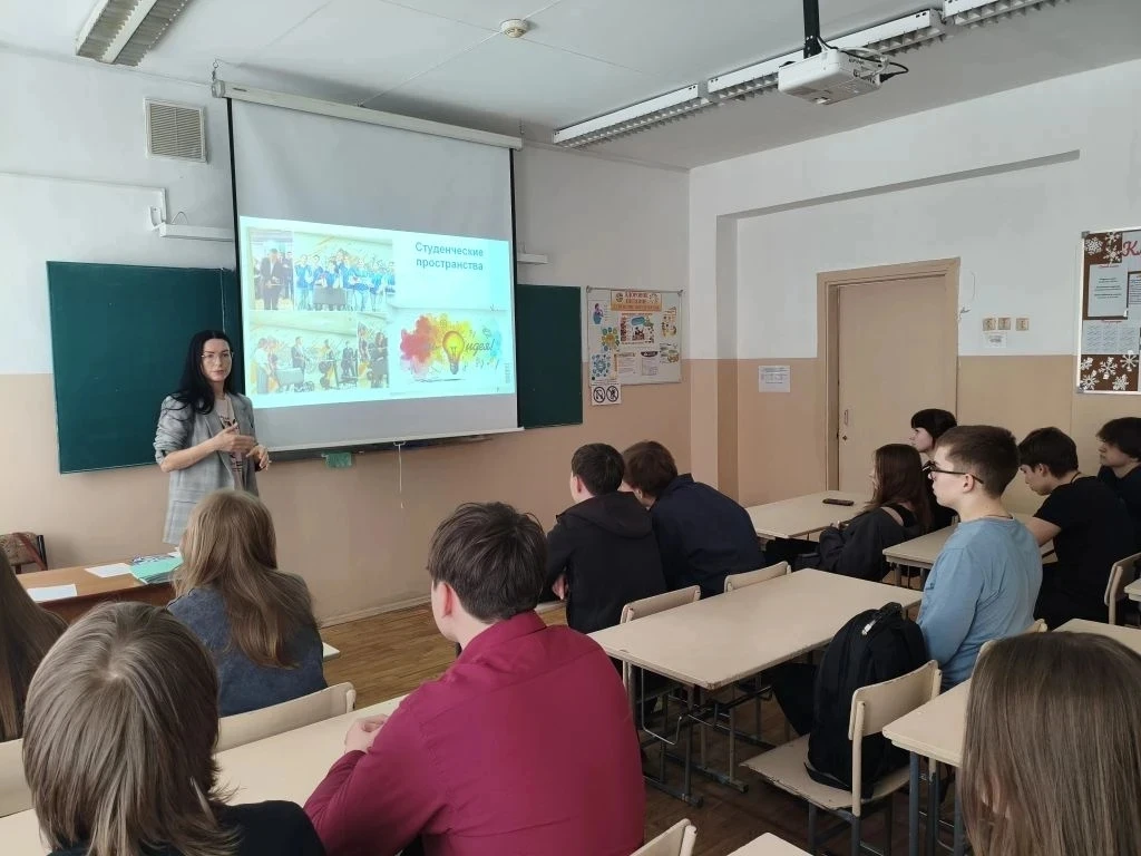 🔥 Преподаватель колледжа встретилась с барнаульскими школьниками.  Преподаватель предметно-цикловой 