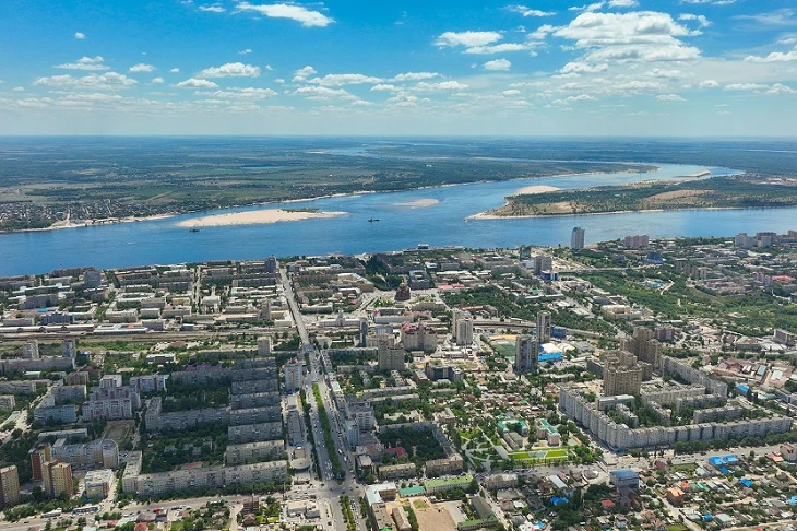 Жители Центрального района Волгограда в полдень вздрогнули от оглушительных звуков, пох...