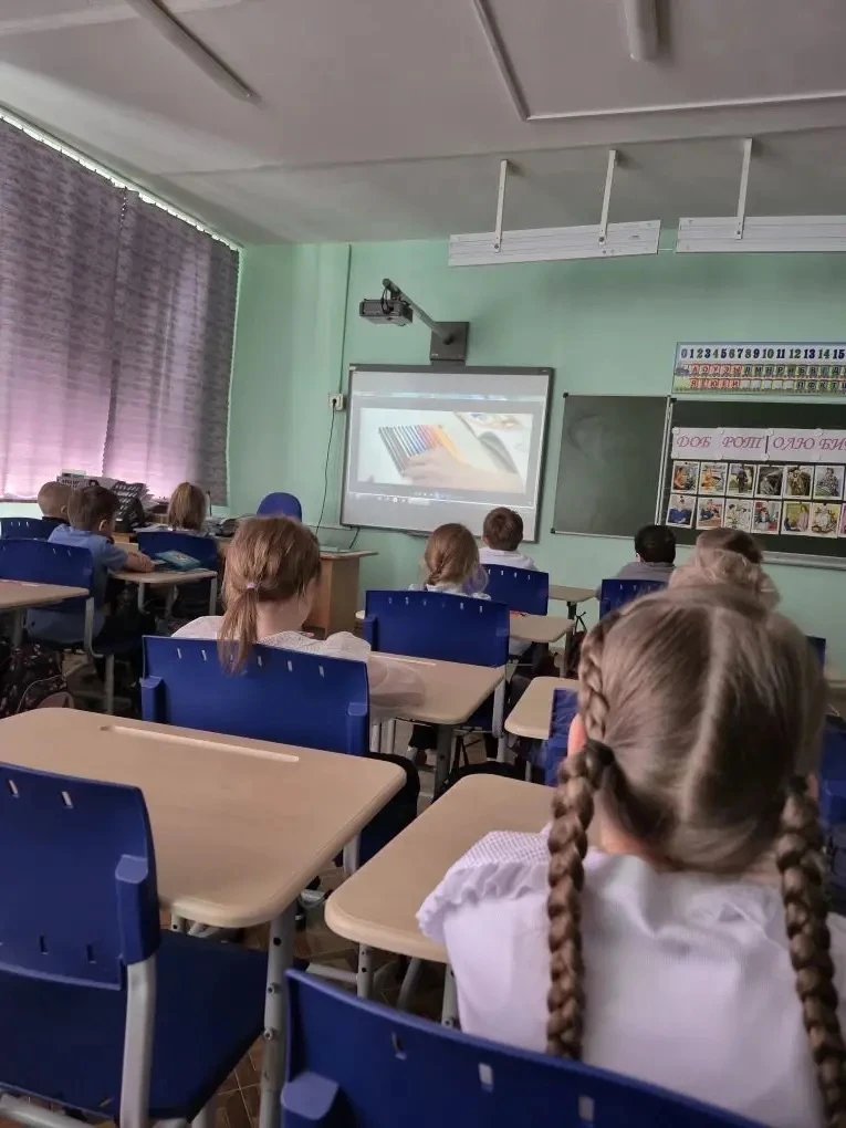 🌿 Занятие «Добротолюбие»: уроки Милосердия и мира души 🌿  В пятницу  в начальных классах состоялось 