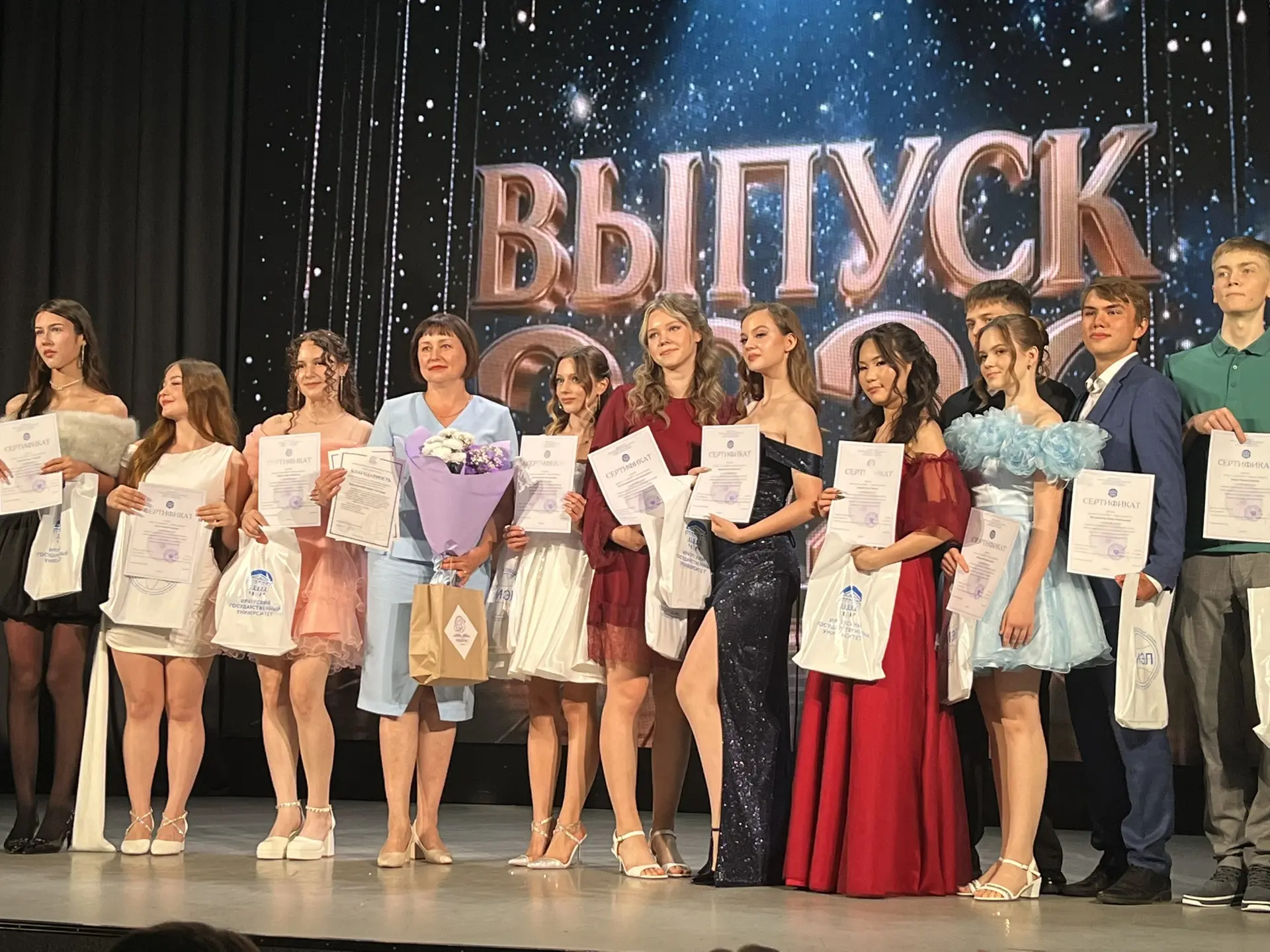 🎓 С праздником, выпускники!