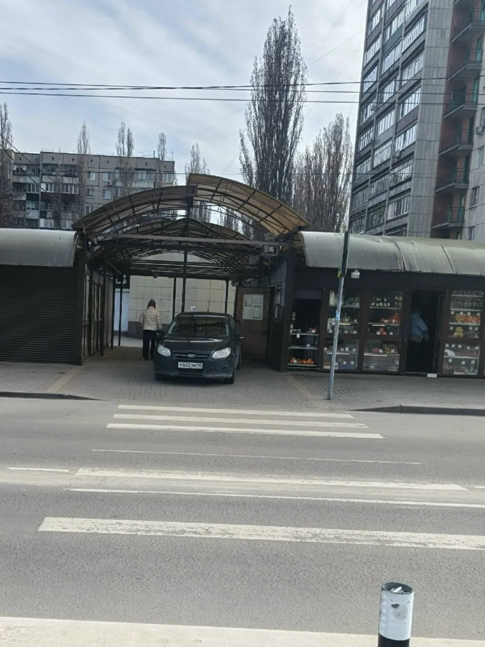 ⚡️ Король парковки объявился на 15-м микрорайоне  В Липецке снова объявился «автохам месяца» — на эт