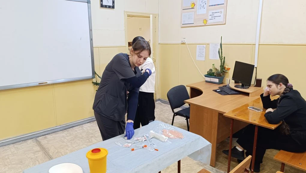 🎯💉 27 февраля наша школа приняла гостей — студентов ЧПОУ «Михайловский медицинский техникум».   Ребя