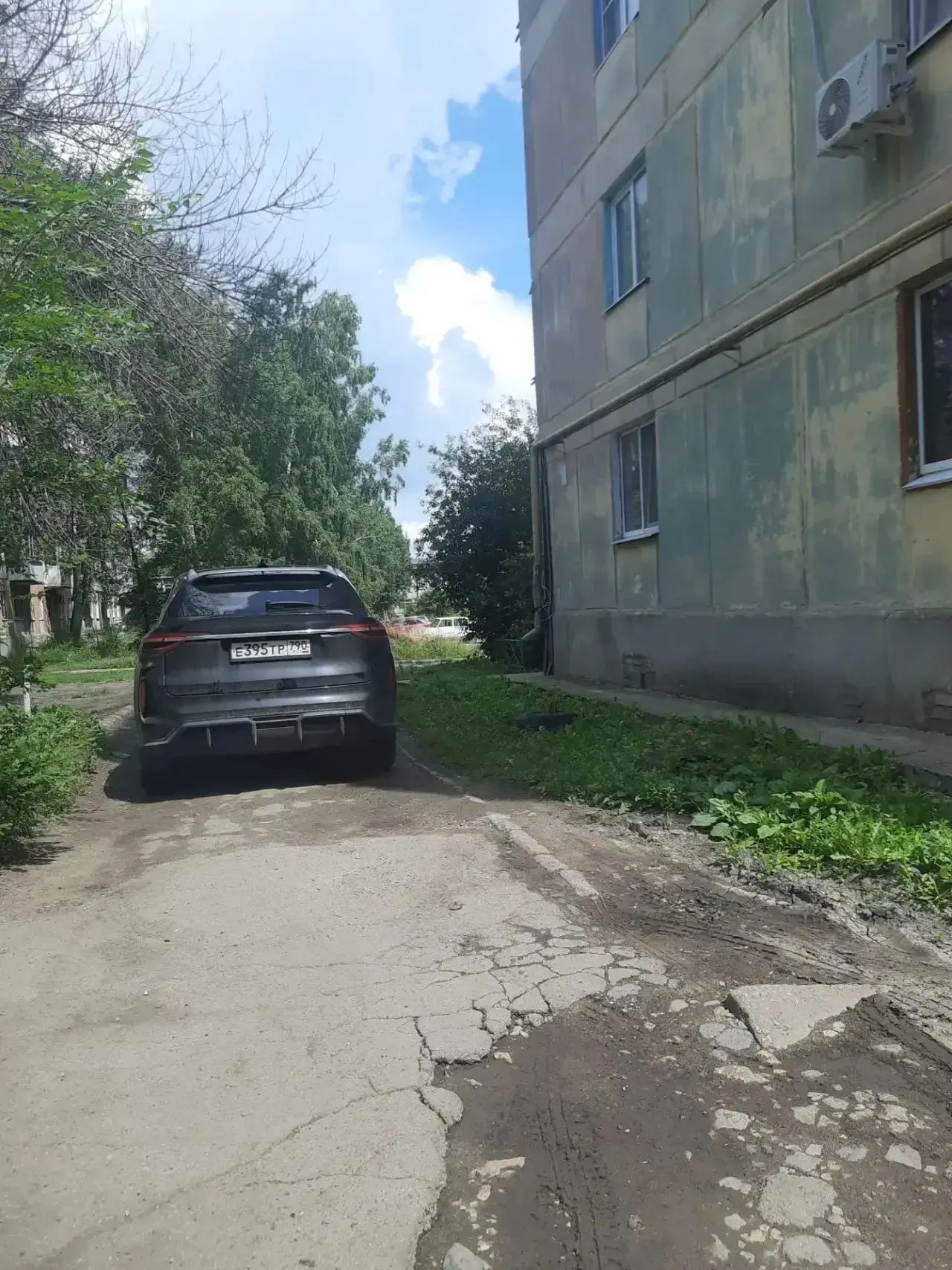 Хочу поделиться негативным опытом съёма квартиры у неадекватного человека. Квартира по адресу 50 лет