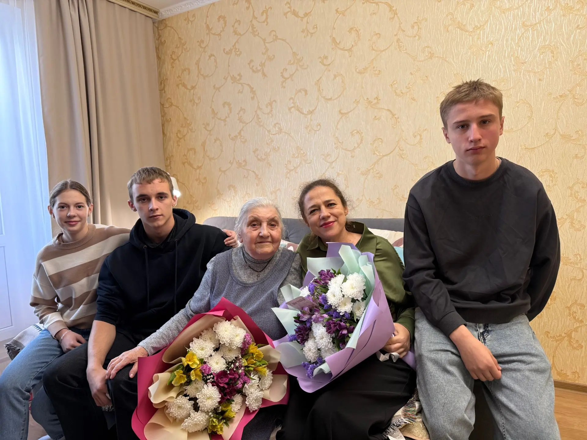 💐 По доброй традиции, существующей в Званновской школе, наши активисты поздравили вете...